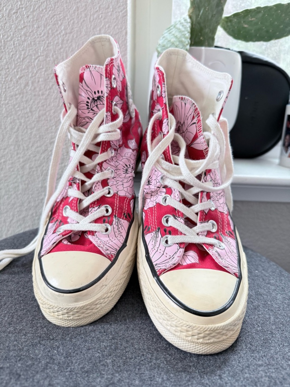 Converse Chuck Taylor All Star Floral High Top Sneakers Pink Red Women’s Size 9 - Picture 2 of 10